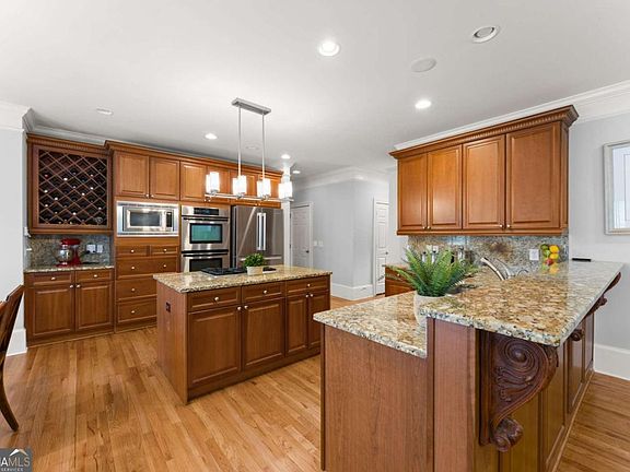 5th image of 3173 Hamlet Way