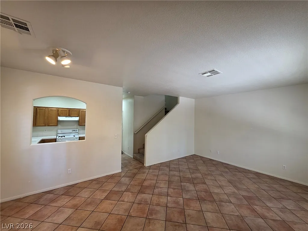 2 bed, 2.5 bath, 1261 sqft, $1,650 — Photo 3