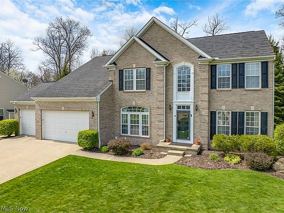 3rd image of 9308 Ashcroft Ln
