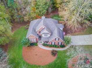 346 Doe Rdg, Hoschton, GA 30548