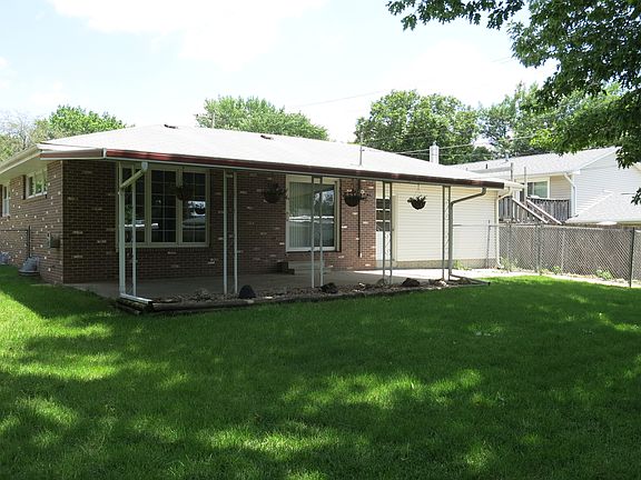 3rd image of 5025 Woodhaven Dr