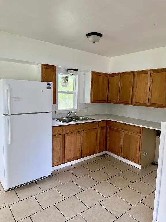 813 SW 3rd St — Photo 4