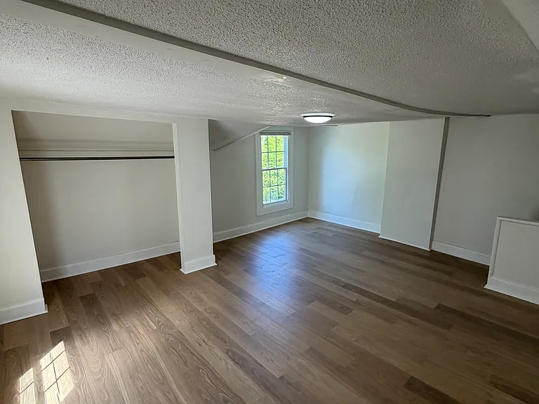 250 Jackson St — Photo 13
