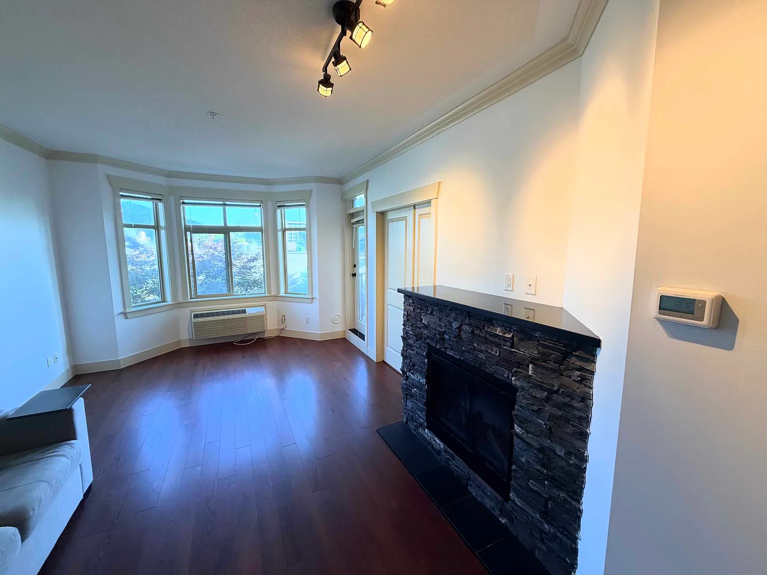 1 bed, 803 sqft, $1,600 — Photo 4