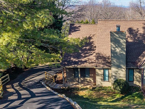 3rd image of 1688 Royal Oak Ct