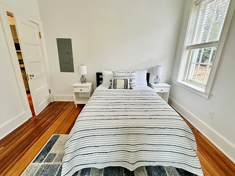 64 University Way — Photo 13