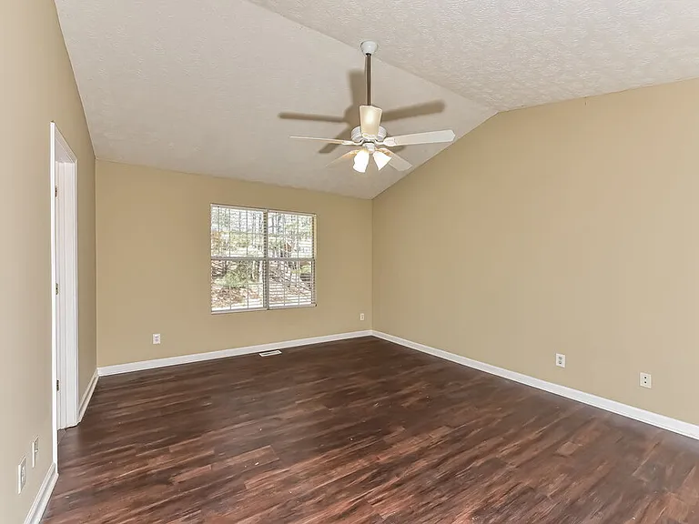 735 Bridgewood Ct — Photo 17