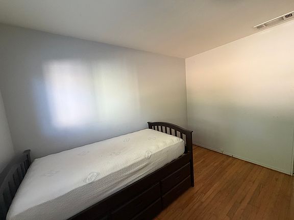 4th image of 182 Greenwich Dr