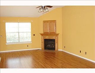 2nd image of 1905 Redwood Ave