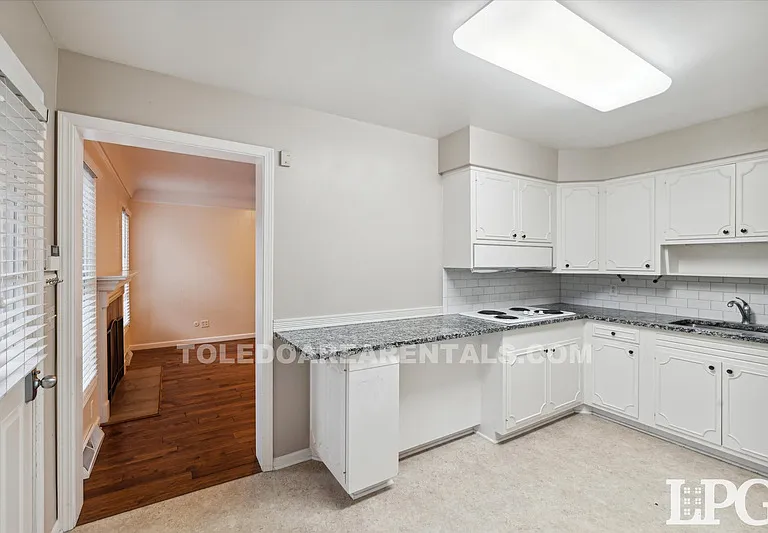 3835 Hillandale Rd E — Photo 20