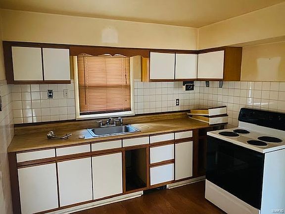 5th image of 9007 Bobb Ave