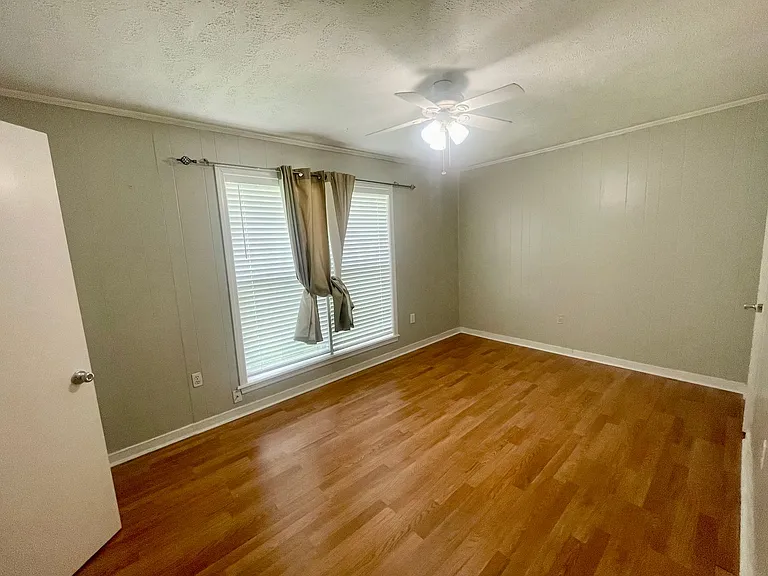 203 Cypress Dr — Photo 9