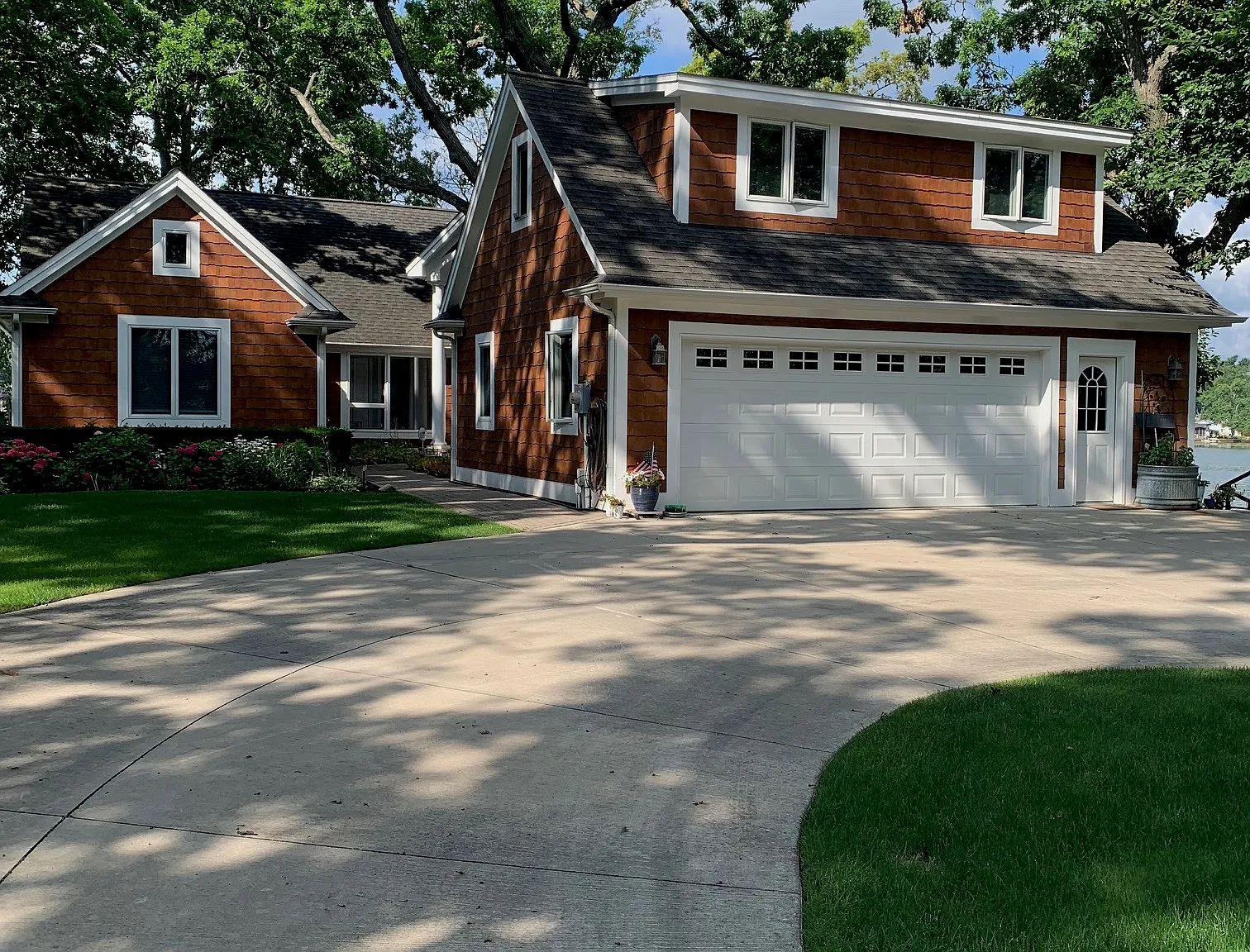 3895 Dorothy Ln — Photo 1