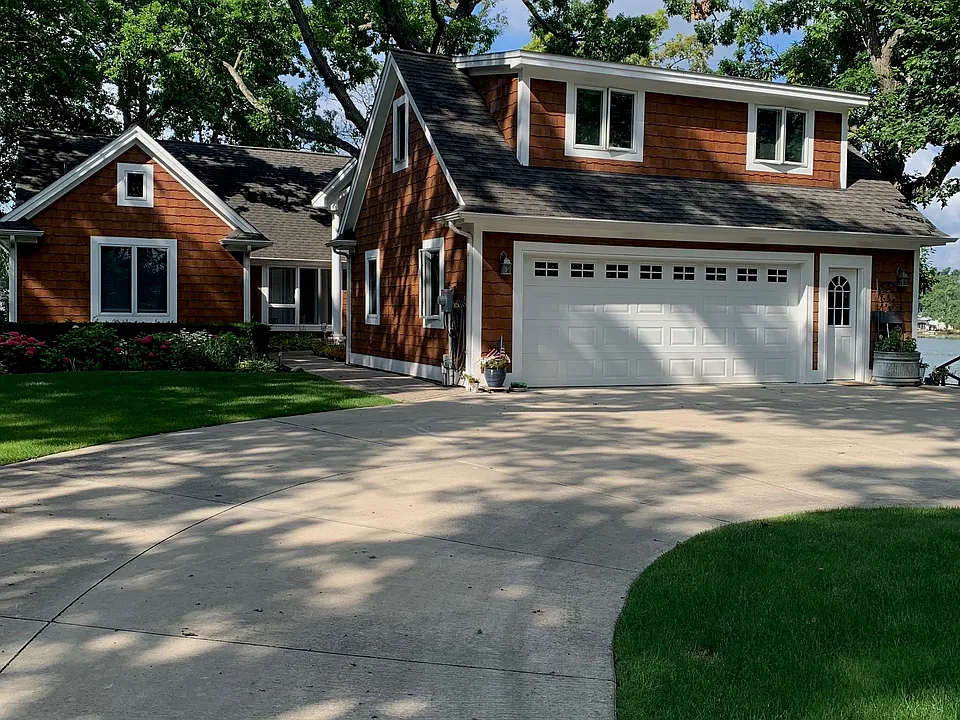 3895 Dorothy Ln