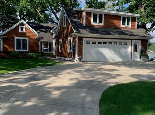 3895 Dorothy Ln, Waterford, MI 48329