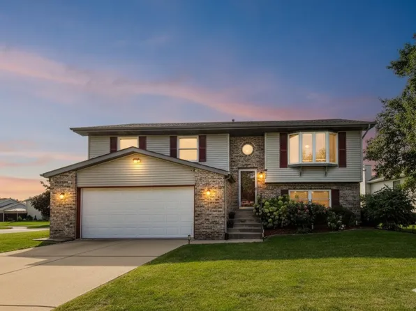 1235 W 99th Ave, Crown Point, IN 46307