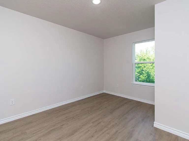 802 White Meadow Ln #B — Photo 15
