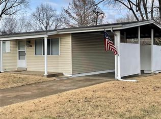 10288 Dacey Dr, Saint Louis, MO 63136