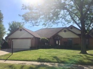 629 Autumn Creek Dr, Fairborn, OH 45324