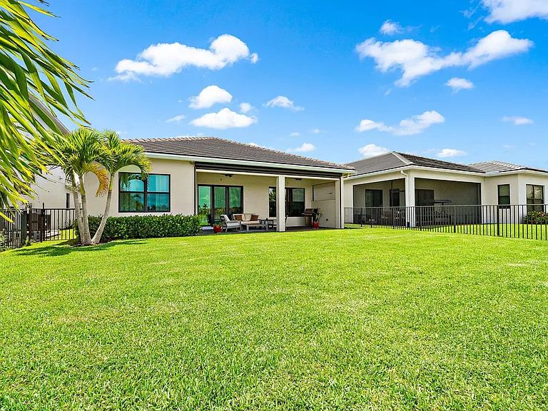 15883 Key Biscayne Ln — Photo 39