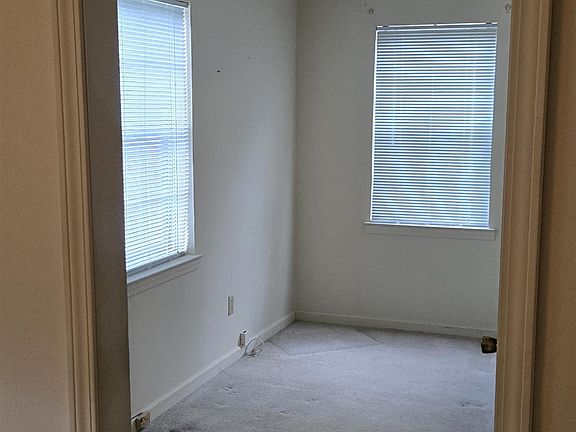 5th image of 458 Marlowe Ave