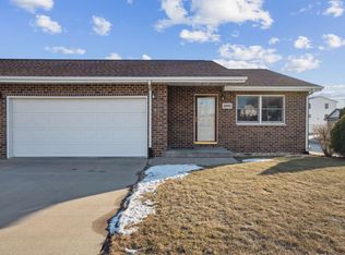 4994 Wild Flower Dr, Dubuque, IA 52002