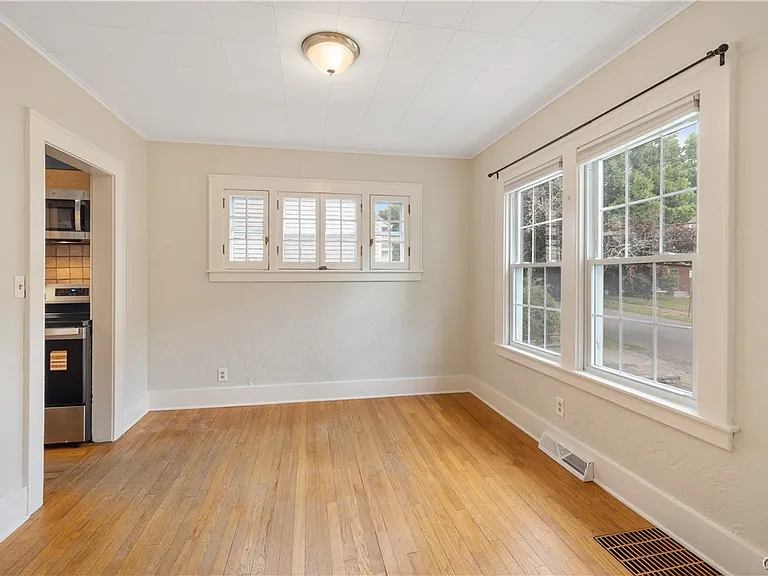 448 Buckingham Ave — Photo 9