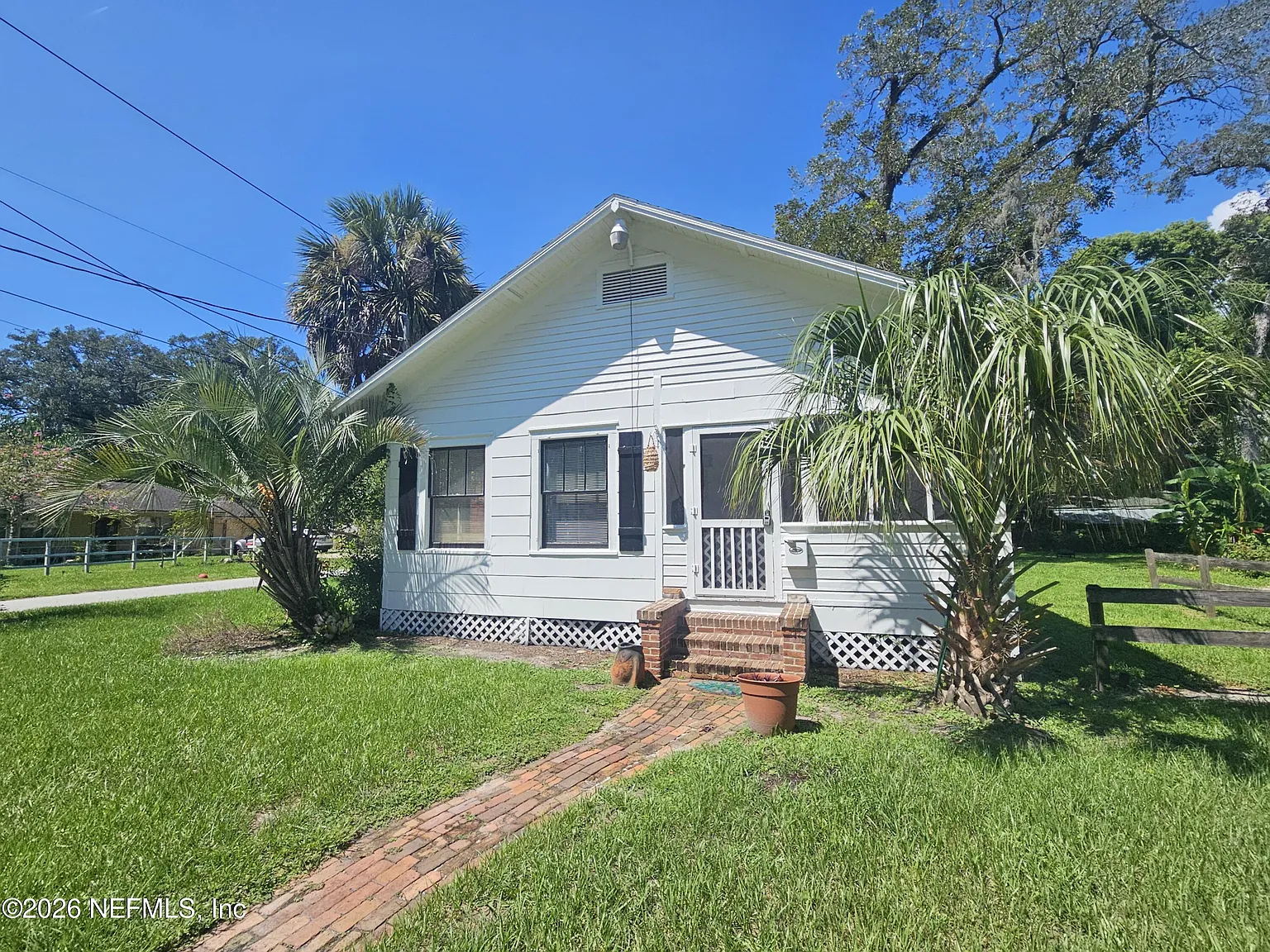 3 bed, 2.0 bath, 1310 sqft, $1,700 — Photo 2