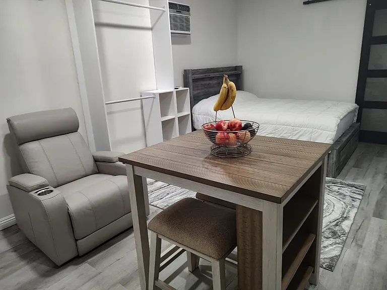13701 Boston Ct — Photo 3