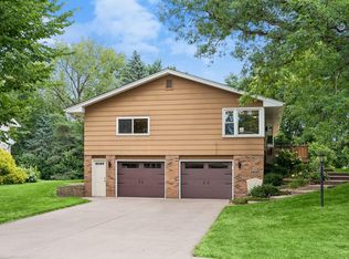 1643 Millwood Ave, Roseville, MN 55113