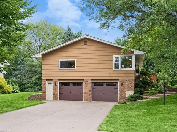 1643 Millwood Ave, Roseville, MN 55113
