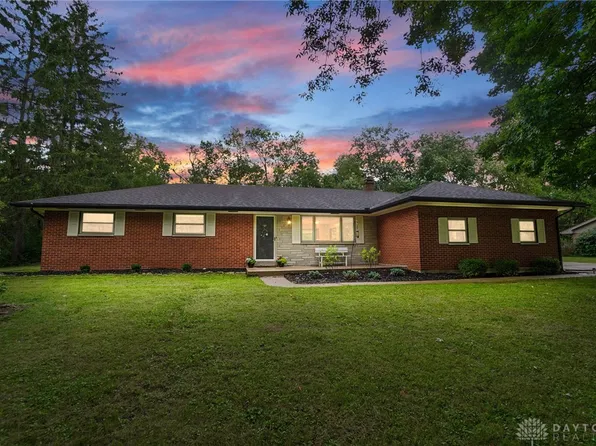 2523 Green Hills Dr, Dayton, OH 45431