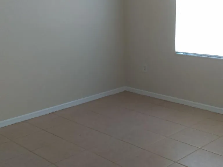 412 Country Lane Dr — Photo 4