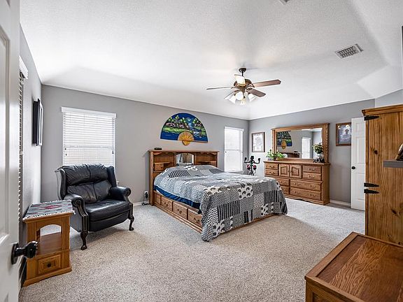 5th image of 805 Woodland Park Ave