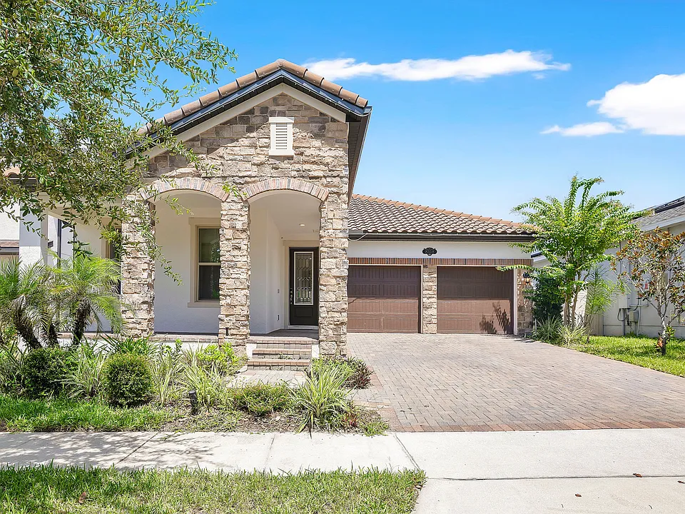 8318 Vivaro Isle Way