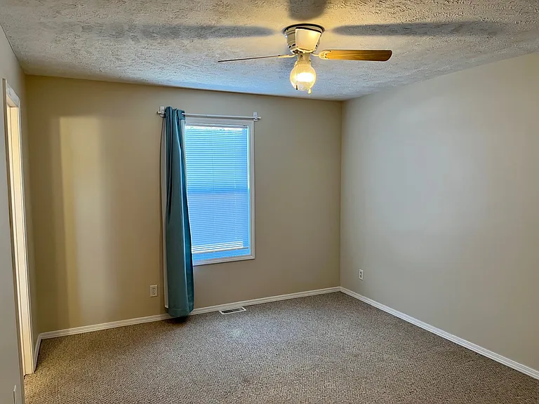 102 W Lincoln St #3 — Photo 16