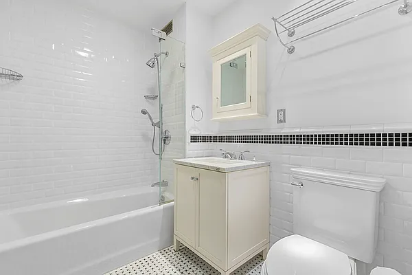 Rented by Compass | media 7