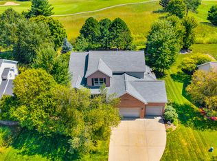 12 Stonehedges Ct, Bloomington, IL 61705