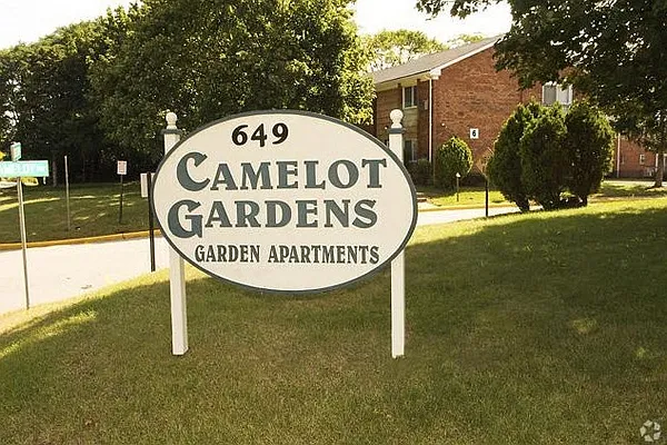 Camelot Gardens — Photo 2
