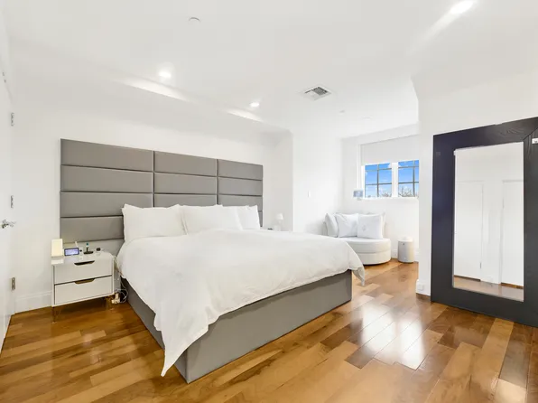 447 Avenue P image 14 of 19