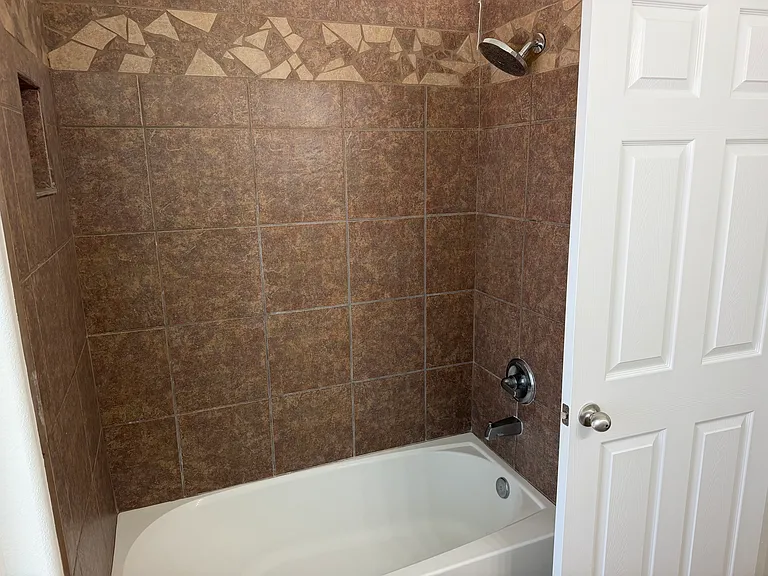 1600 Bradley Ct — Photo 30