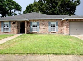 1927 Cooper Rd, Gretna, LA 70056