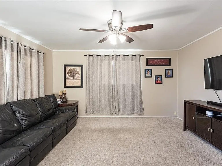 4501 Regal Ave NE — Photo 2