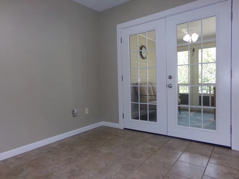 162 Middlesex Ave #1 — Photo 8