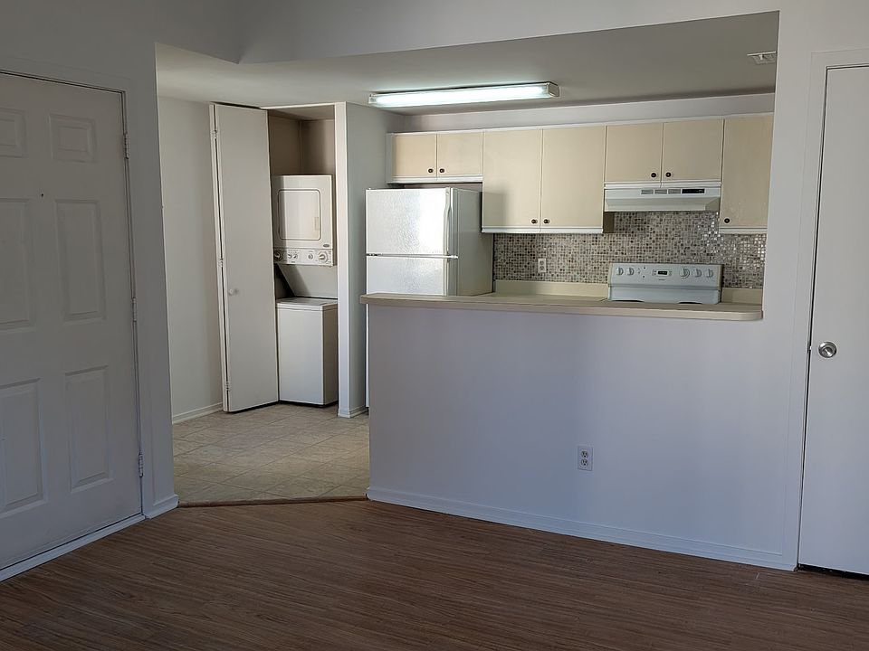 2nd image of 3 Malibu Way #3
