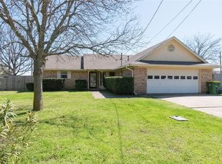 317 South Cir, Grandview, TX 76050