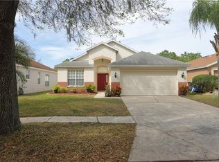 5717 Hawklake Rd, Lithia, FL 33547