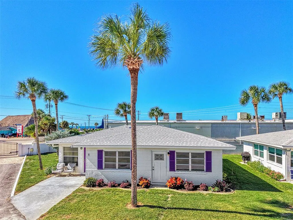 2 bed, 2.0 bath, 1275 sqft, $7,800 — Photo 1