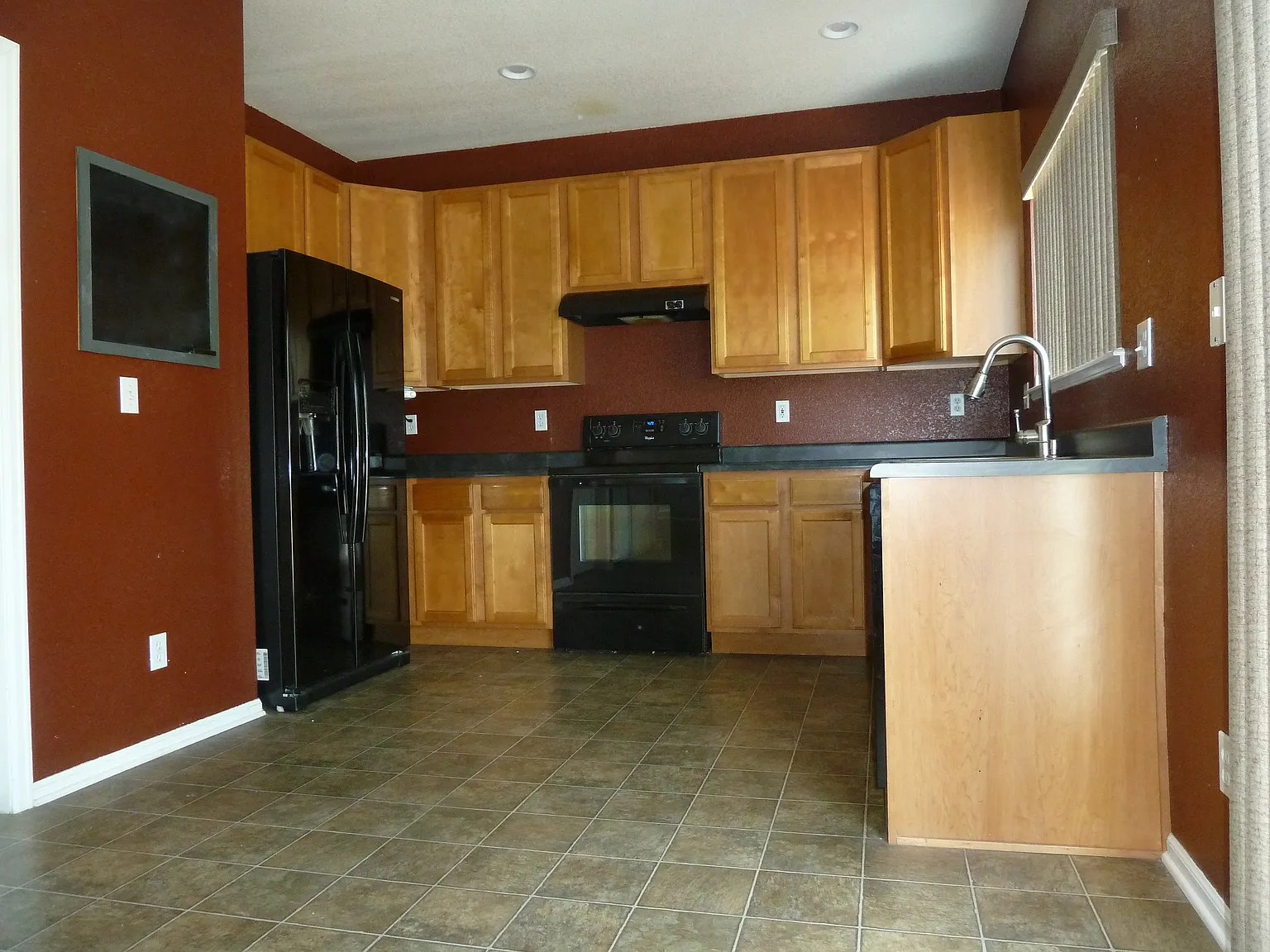 3 bed, 1403 sqft, $2,200 — Photo 4