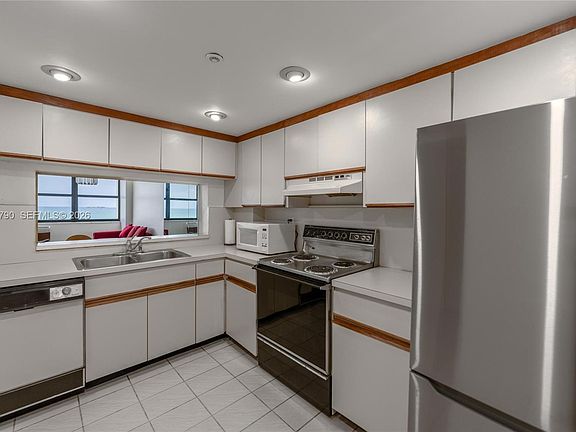 5th image of 2555 Collins Ave APT 1003